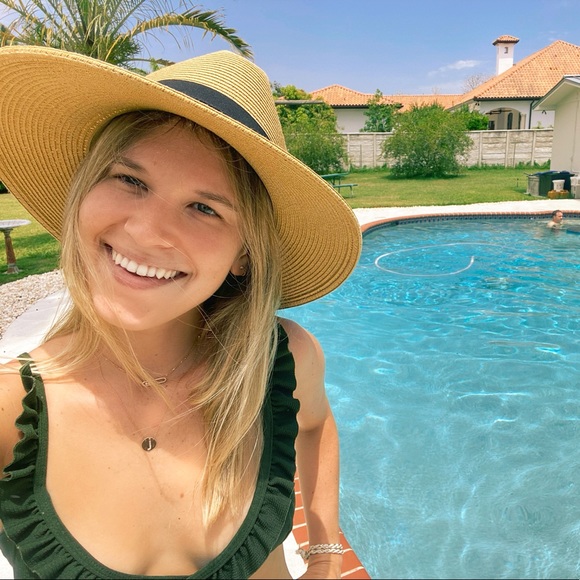 Meet your Posher, Jessica - Picture 1 of 1